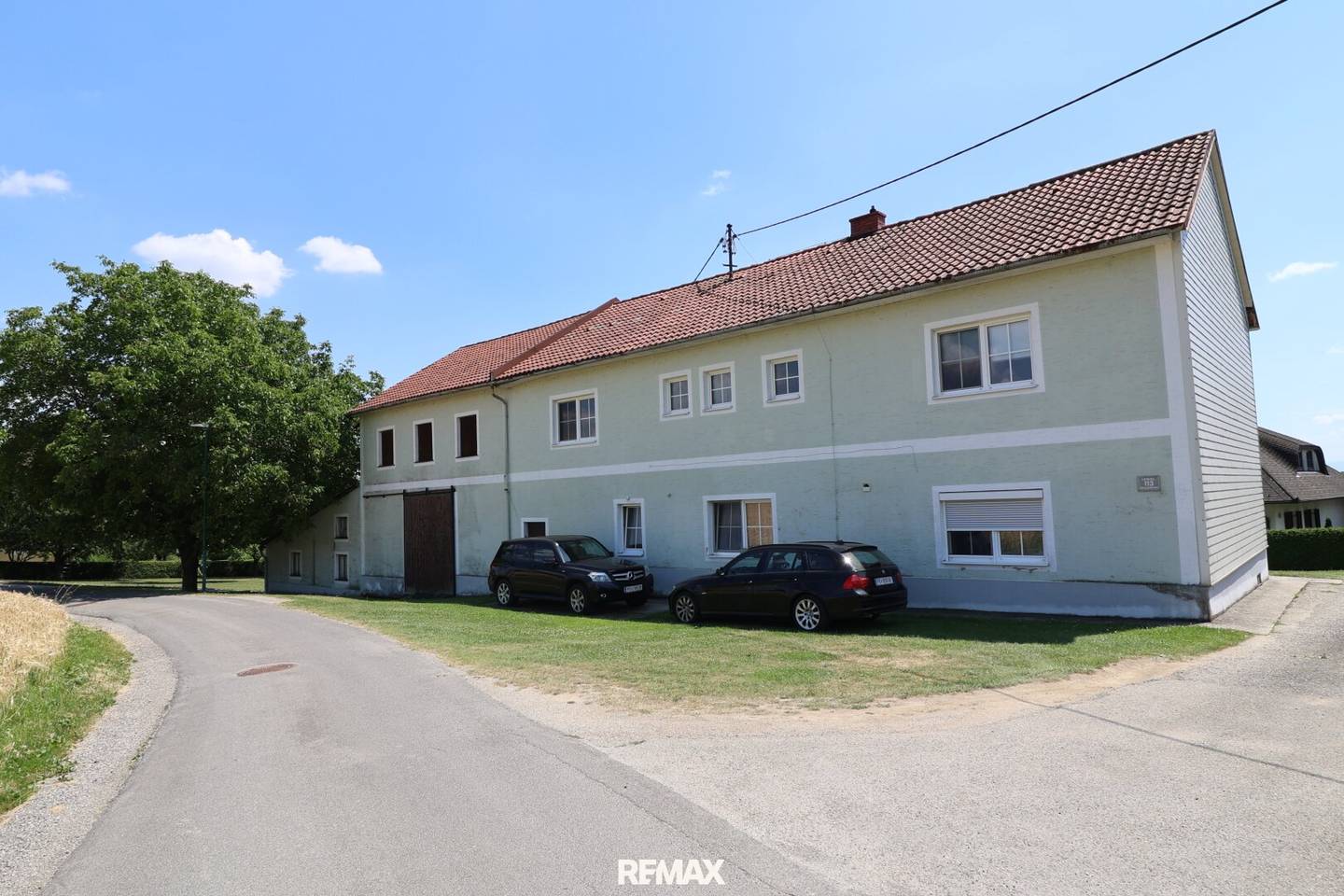 Geräumiges Haus mit Wirtschaftstrakt und großem Garten in ruhiger Lage