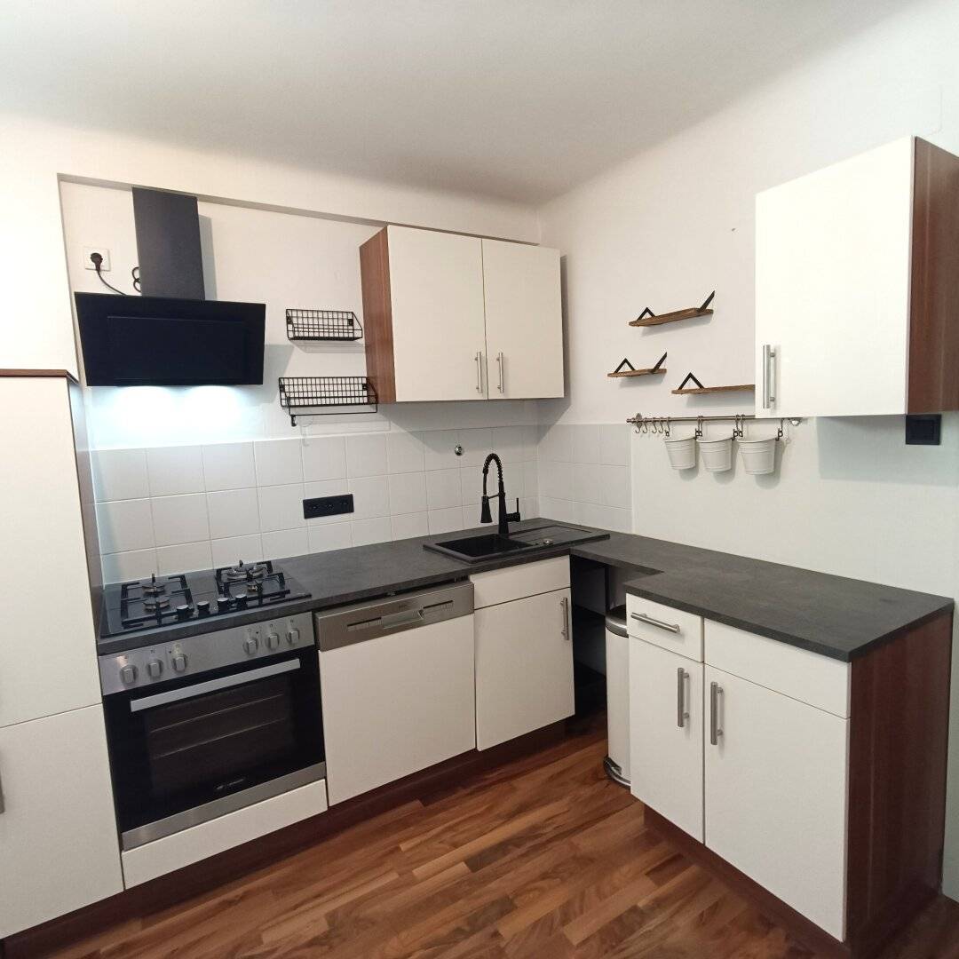 NESTROYPLATZ - Beautiful 2-room loggia apartment with potential