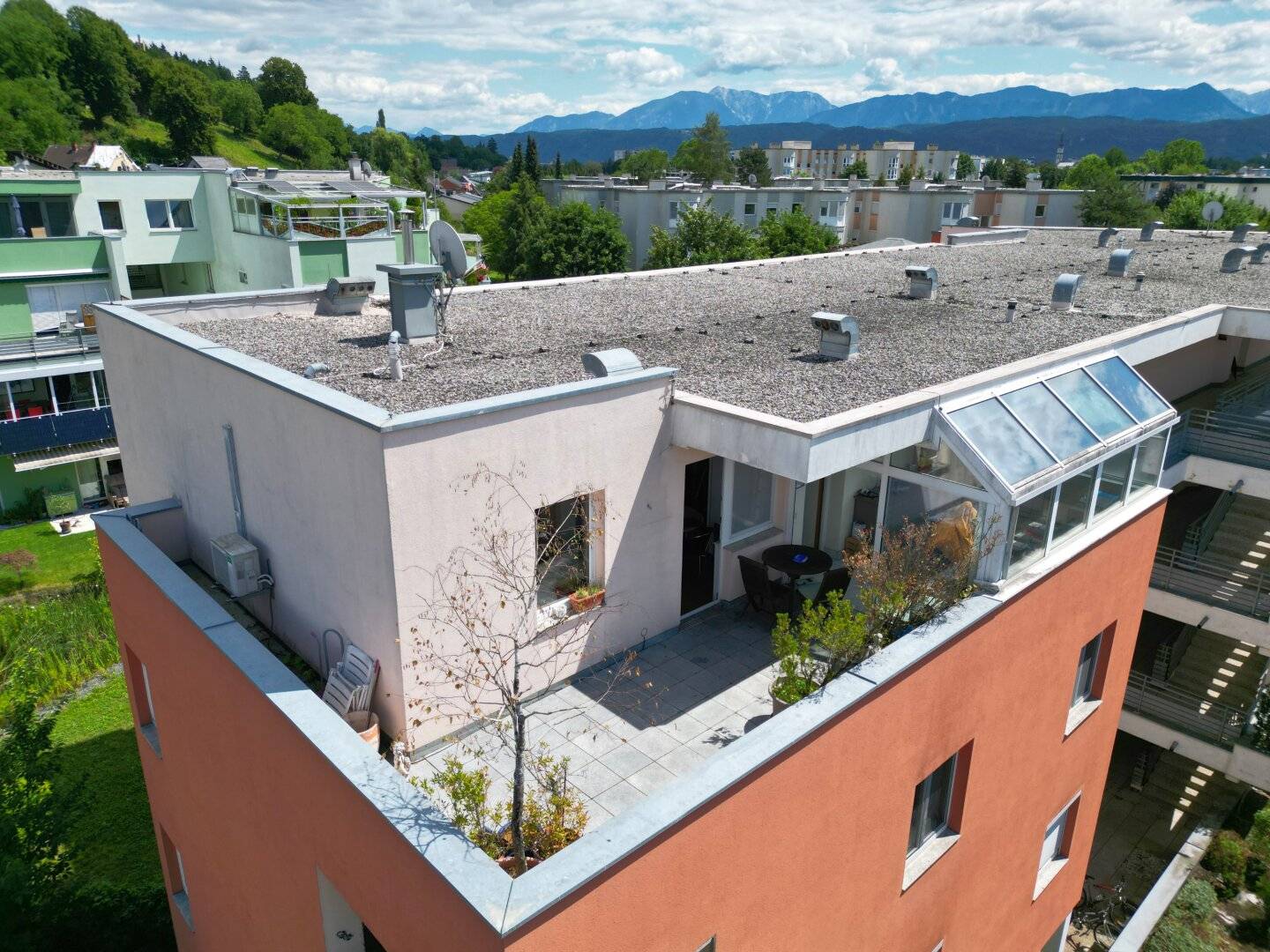 94 m² Living Comfort above the Roofs of Klagenfurt - Two Terraces, Wintergarden, Air Conditioning and Swedish Stove