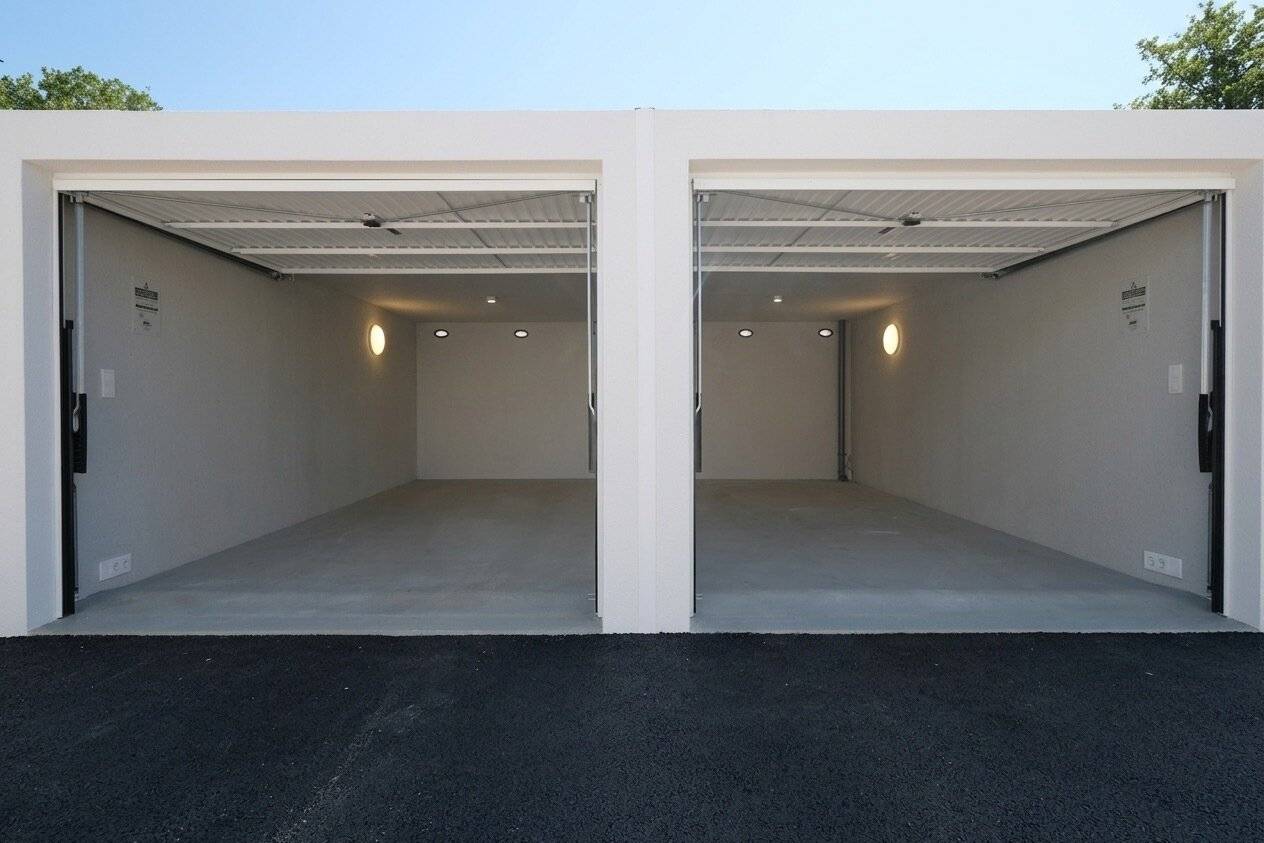 Blaufränkisch Storage - A Place to Stay - Garage and Container