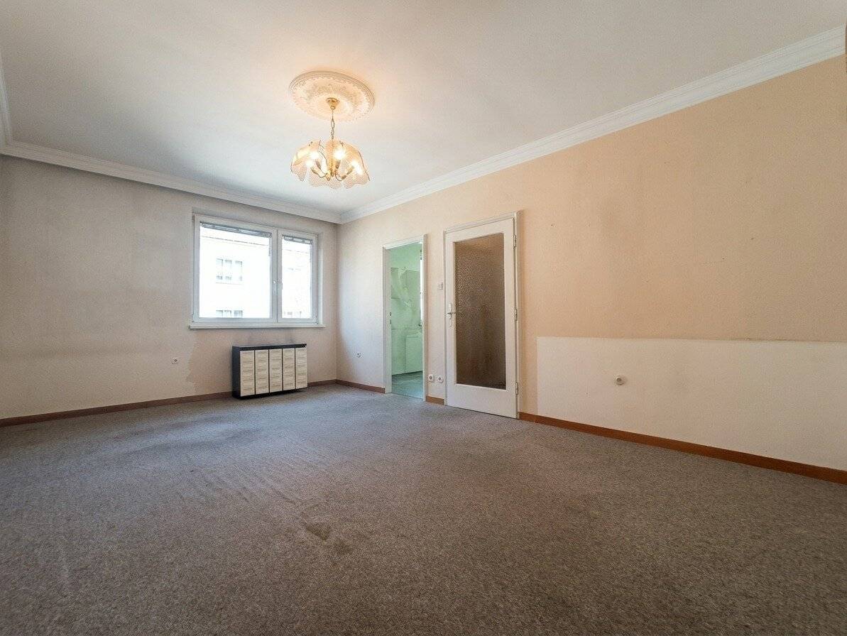 Charming 3-room apartment with potential and courtyard location Near Stadthalle &amp; U6 Burggasse/U3 Schweglerstraße Parking optionally available