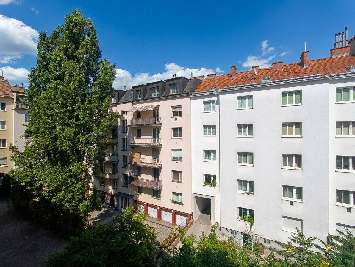 Charming 3-room apartment with potential and courtyard location Near Stadthalle &amp; U6 Burggasse/U3 Schweglerstraße Parking optionally available