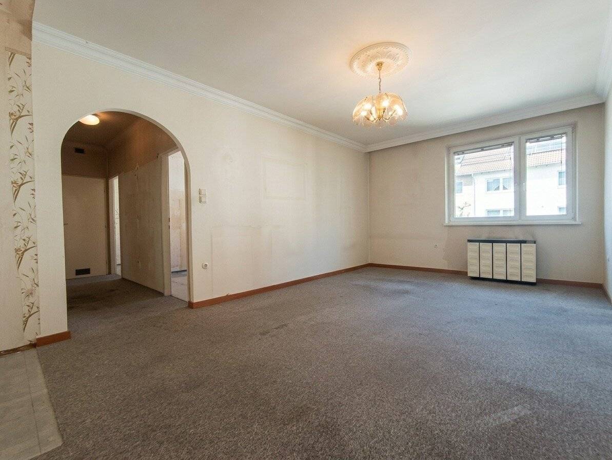 Charming 3-room apartment with potential and courtyard location Near Stadthalle &amp; U6 Burggasse/U3 Schweglerstraße Parking optionally available