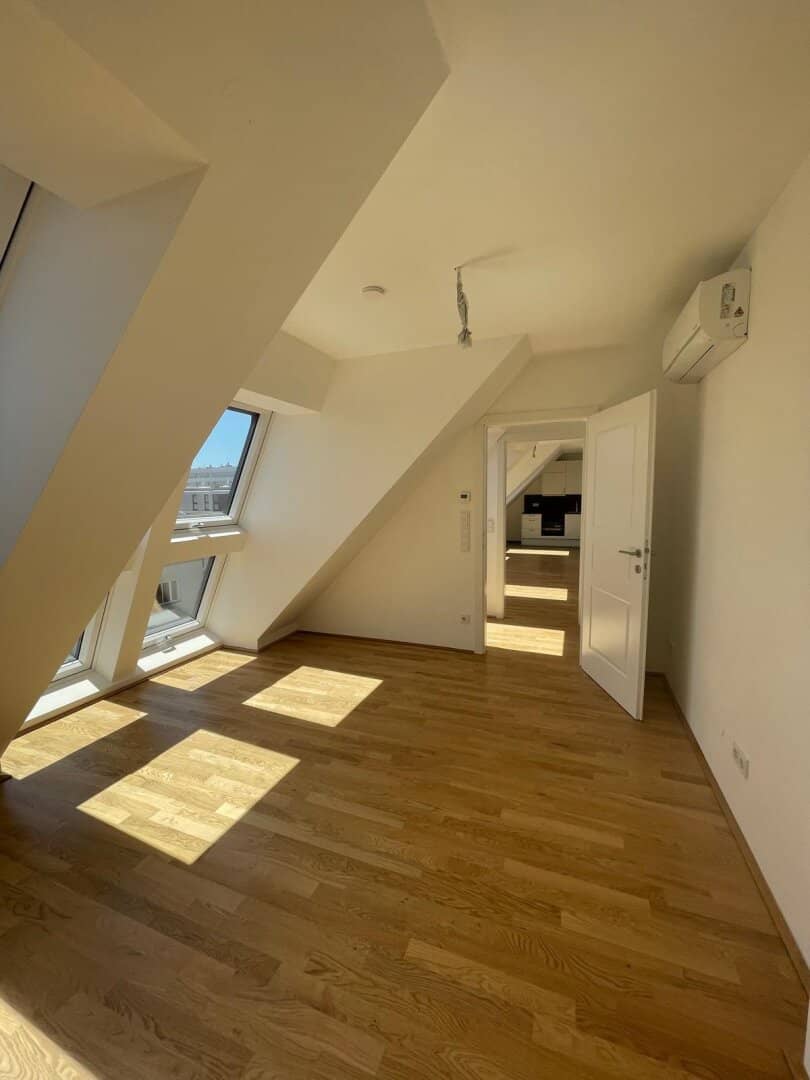 First occupancy: Newly constructed 3-room attic apartment with 2 terraces