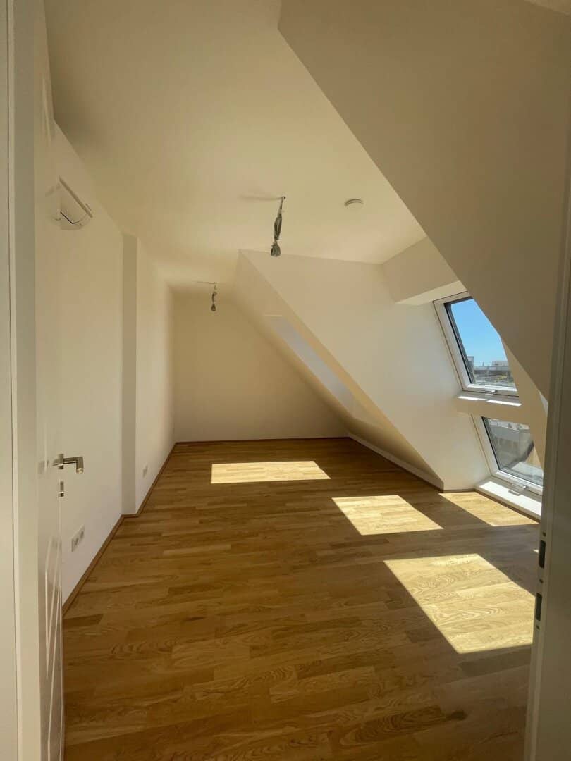 First occupancy: Newly constructed 3-room attic apartment with 2 terraces