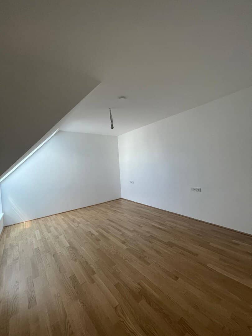 Erstbezug: Neu errichtete 2 Zimmer Dachgeschosswohnung mit Balkon