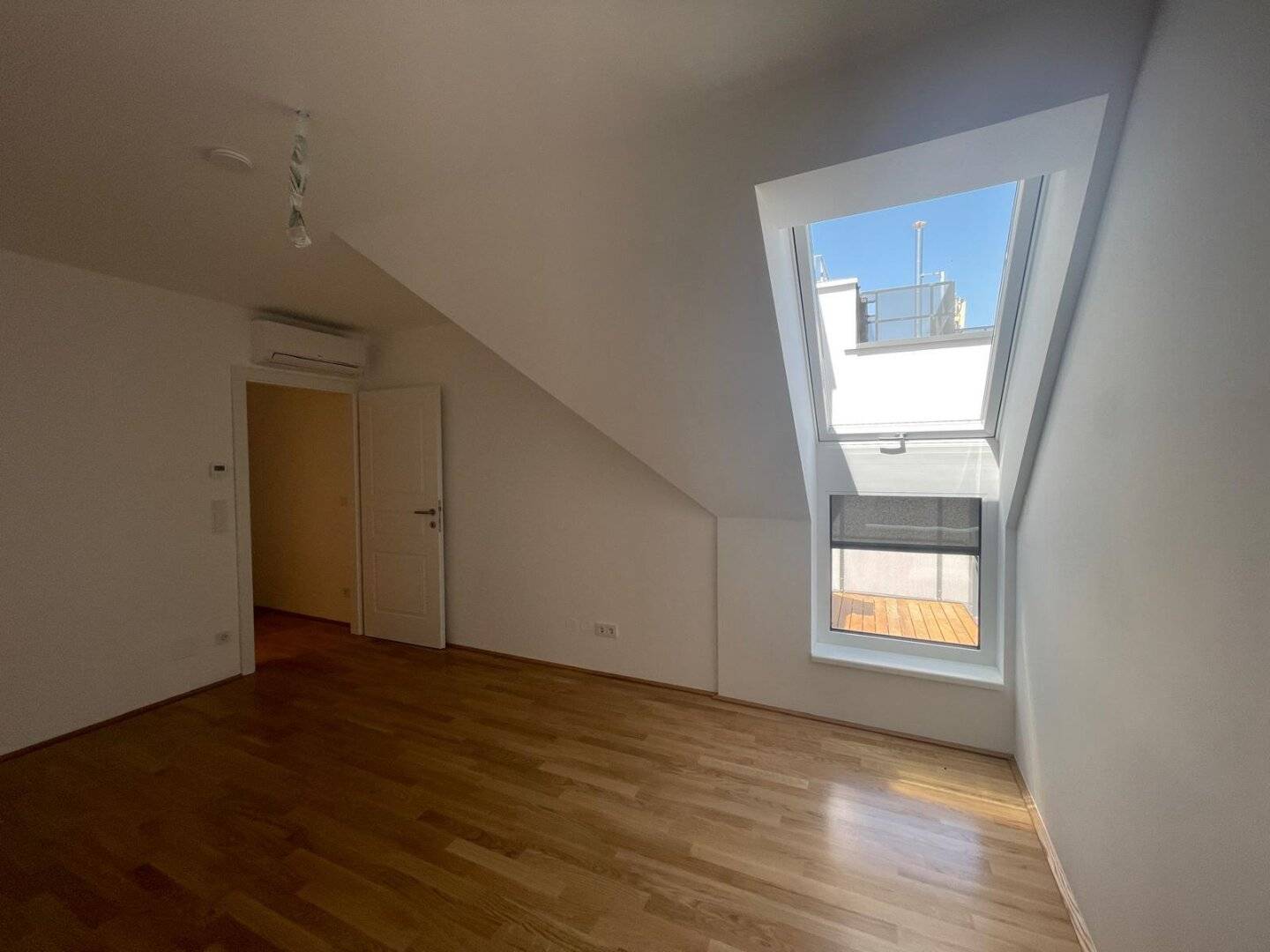 Erstbezug: Neu errichtete 2 Zimmer Dachgeschosswohnung mit Balkon