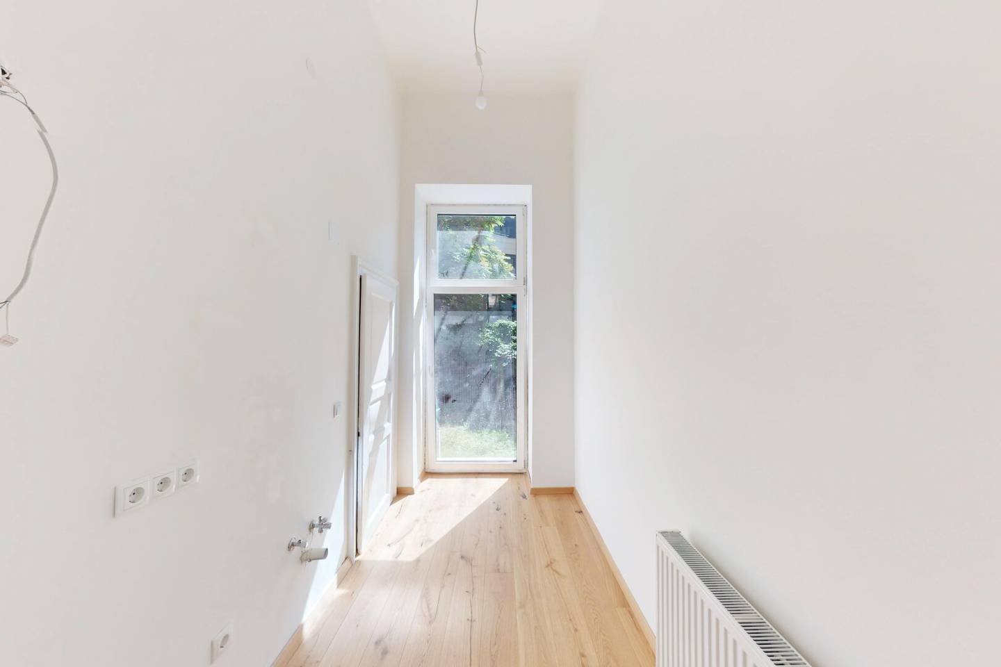 Freshly renovated and well located: Light-flooded 2-room garden apartment near the Augarten