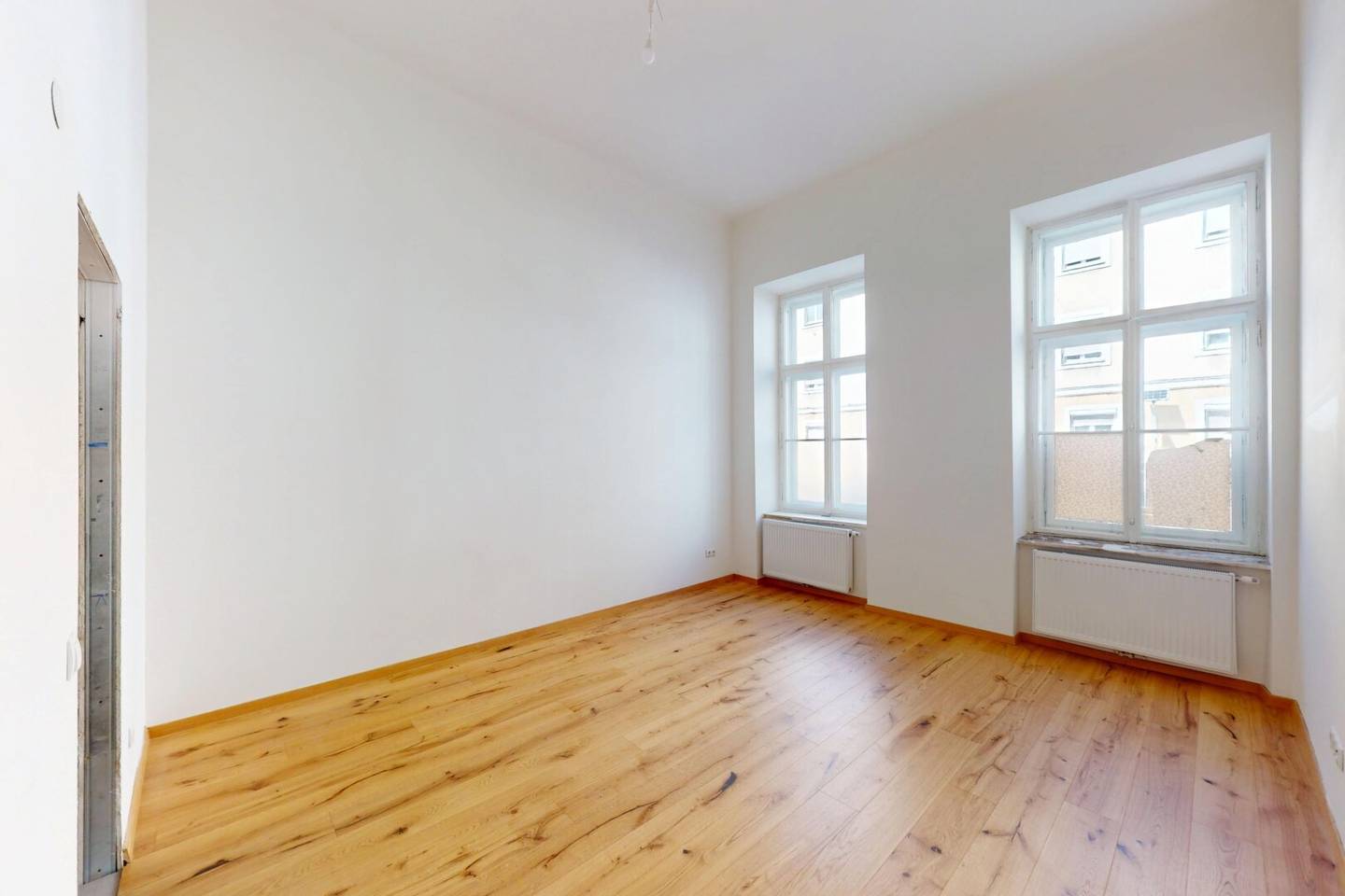 Freshly renovated and well located: Light-flooded 2-room garden apartment near the Augarten