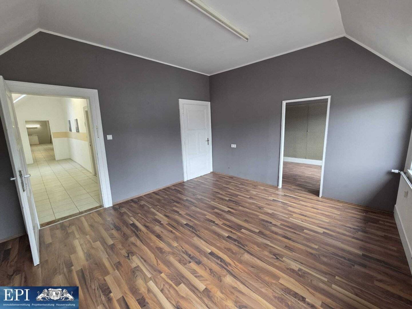 Bright commercial space with versatile usage possibilities