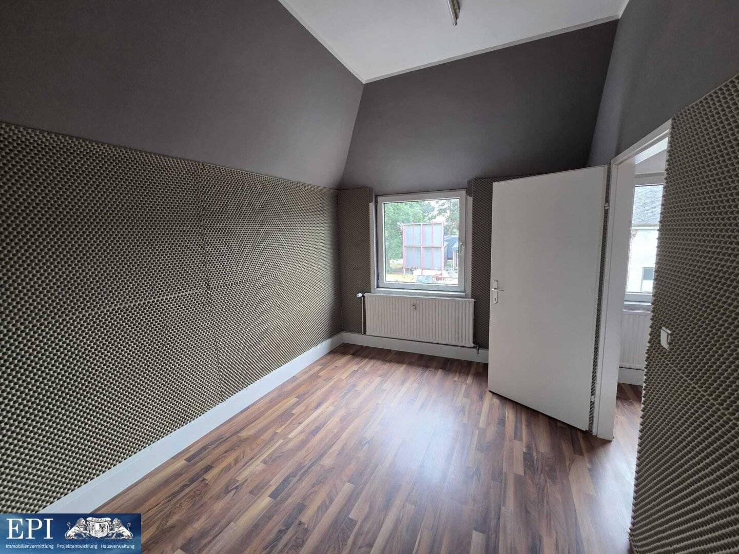 Bright commercial space with versatile usage possibilities