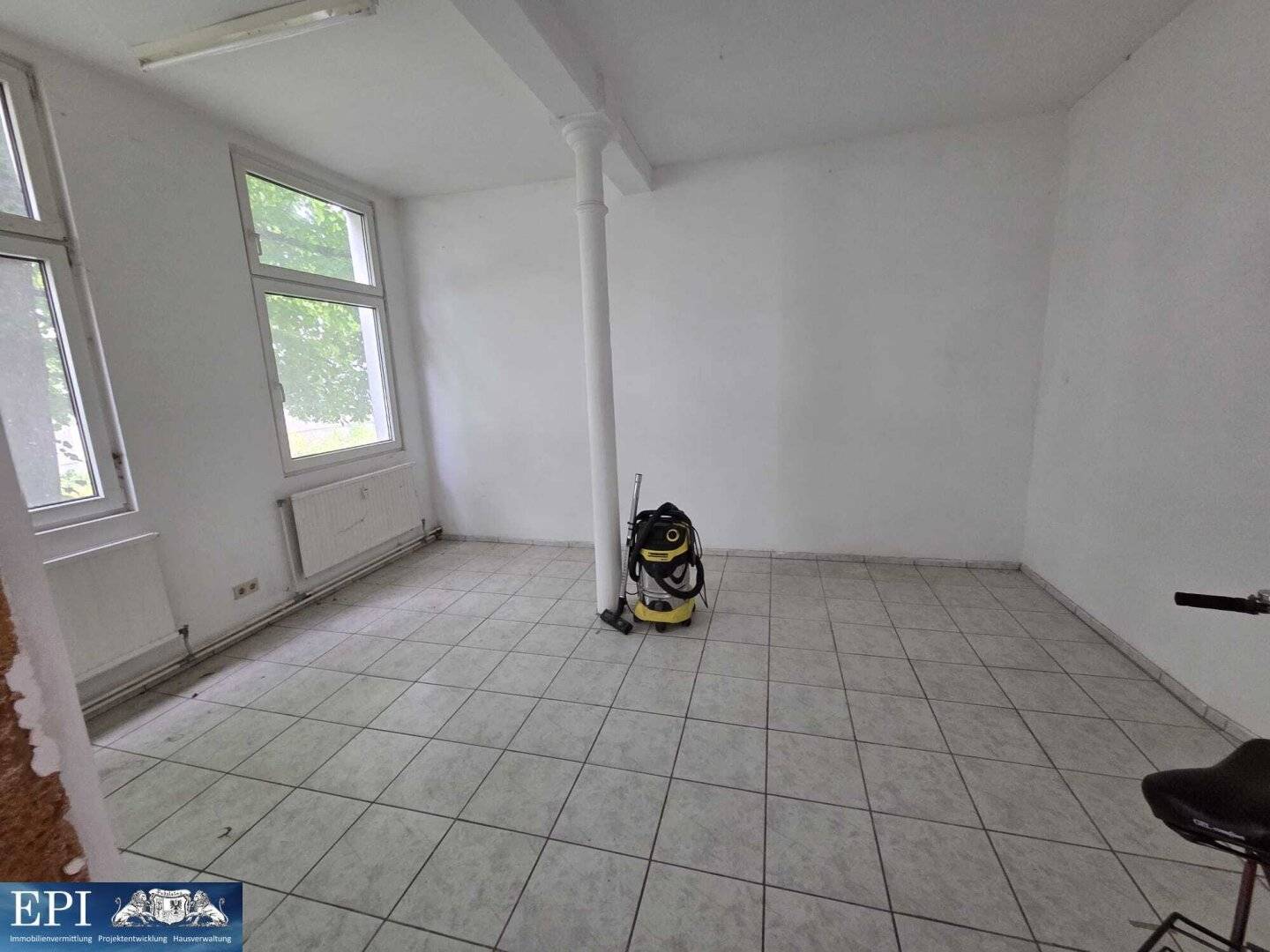 Bright Office/Practice Space with Versatile Usage Possibilities
