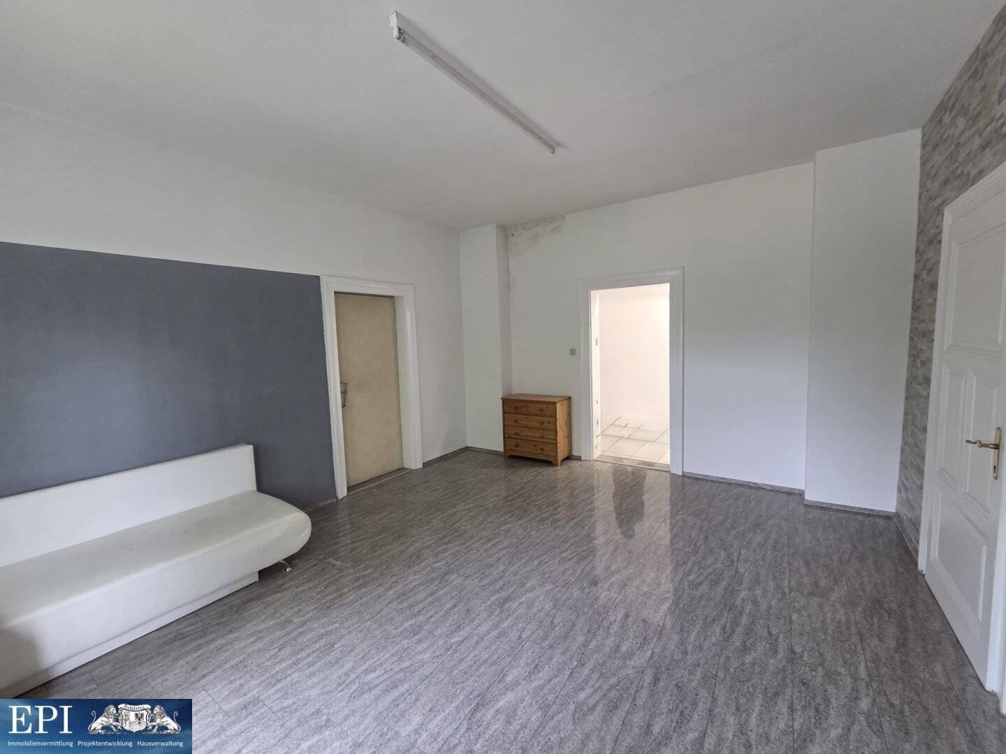 Versatile commercial unit for rent