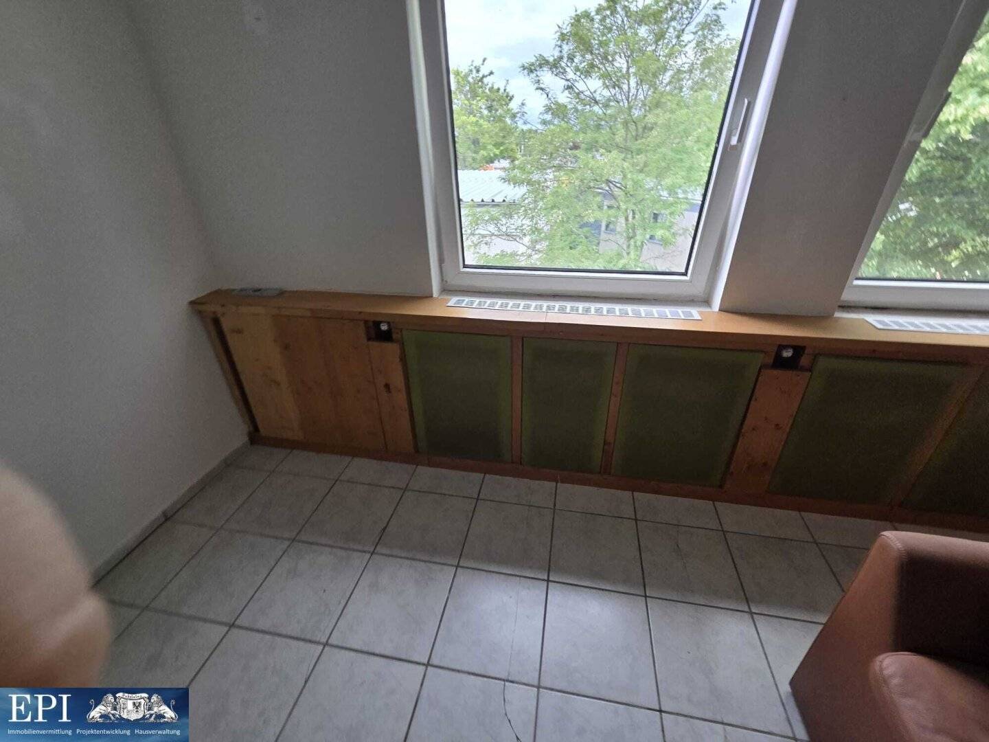 Commercial space Office with generous floor plan for rent