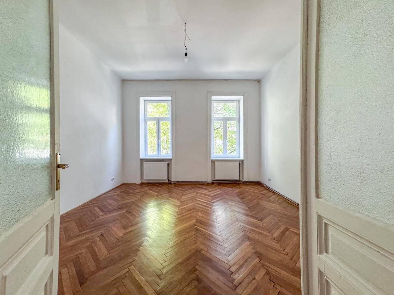 Stylish 2-room period apartment in the heart of the Stuwerviertel