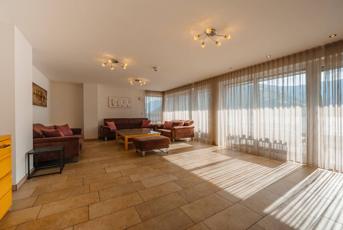 Penthouse with lake view and spacious terraces