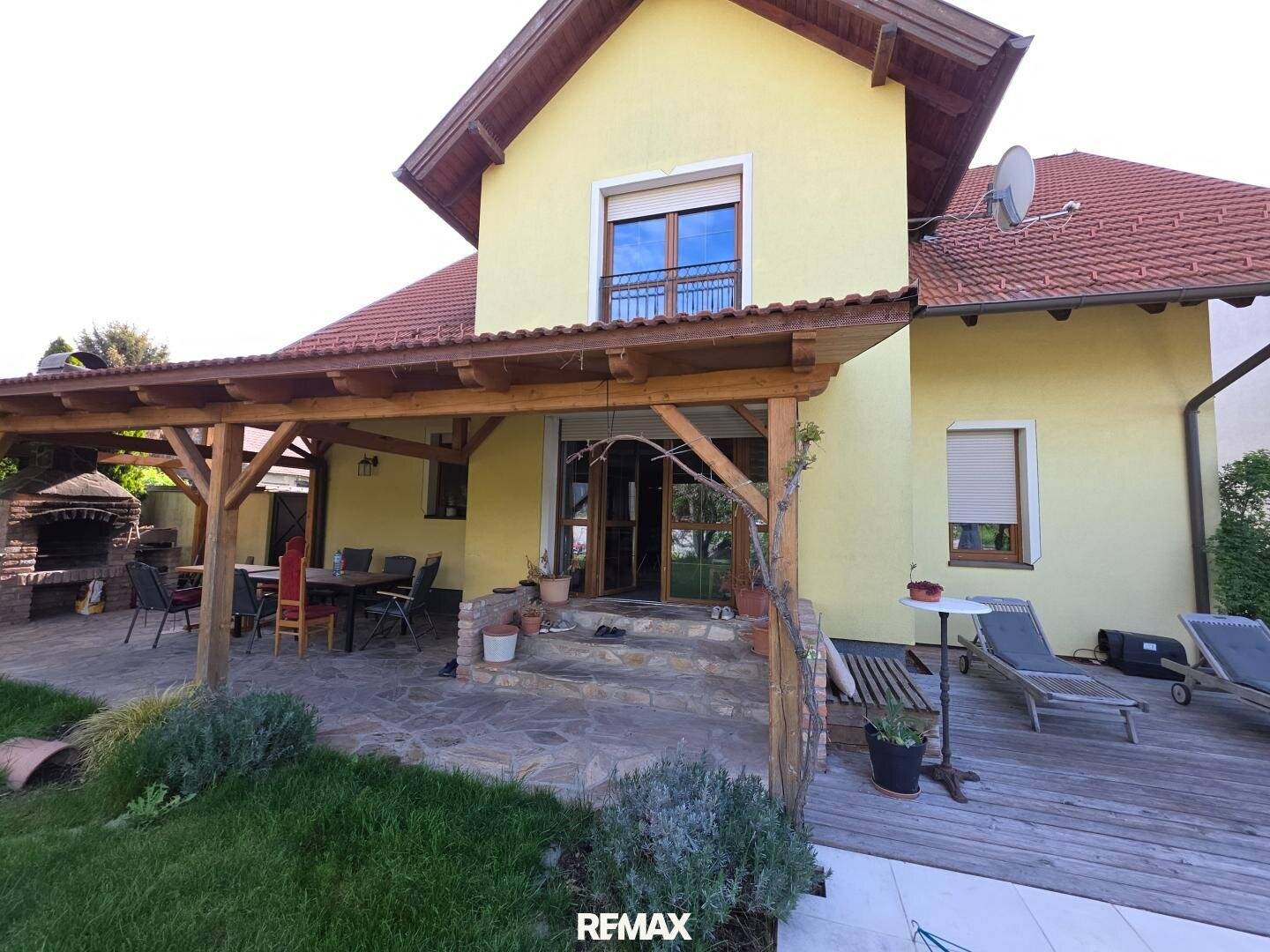 OPEN HOUSE! Hier lebt es sich ruhig und entspannt - Pool inklusive!