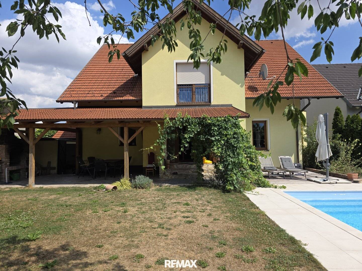 OPEN HOUSE! Hier lebt es sich ruhig und entspannt - Pool inklusive!