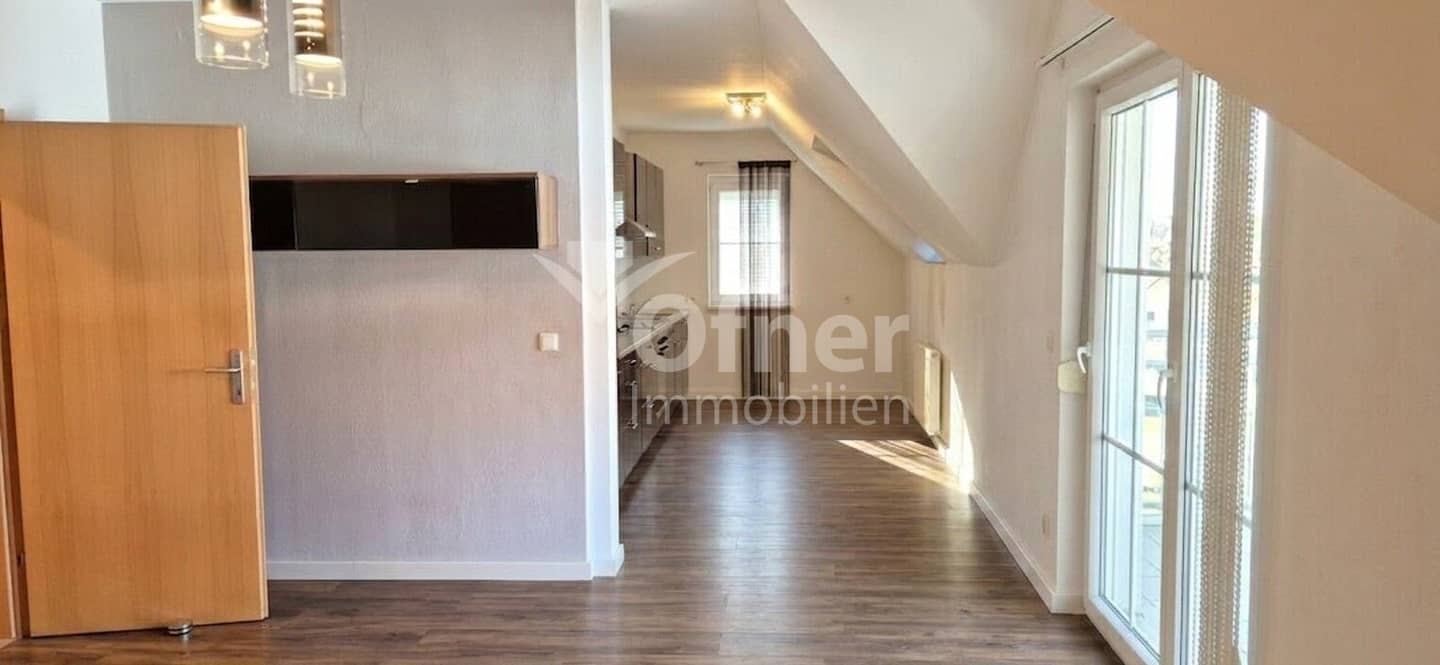 Sonnige 4-Zimmer Wohnung mit Loggia in Thermennähe