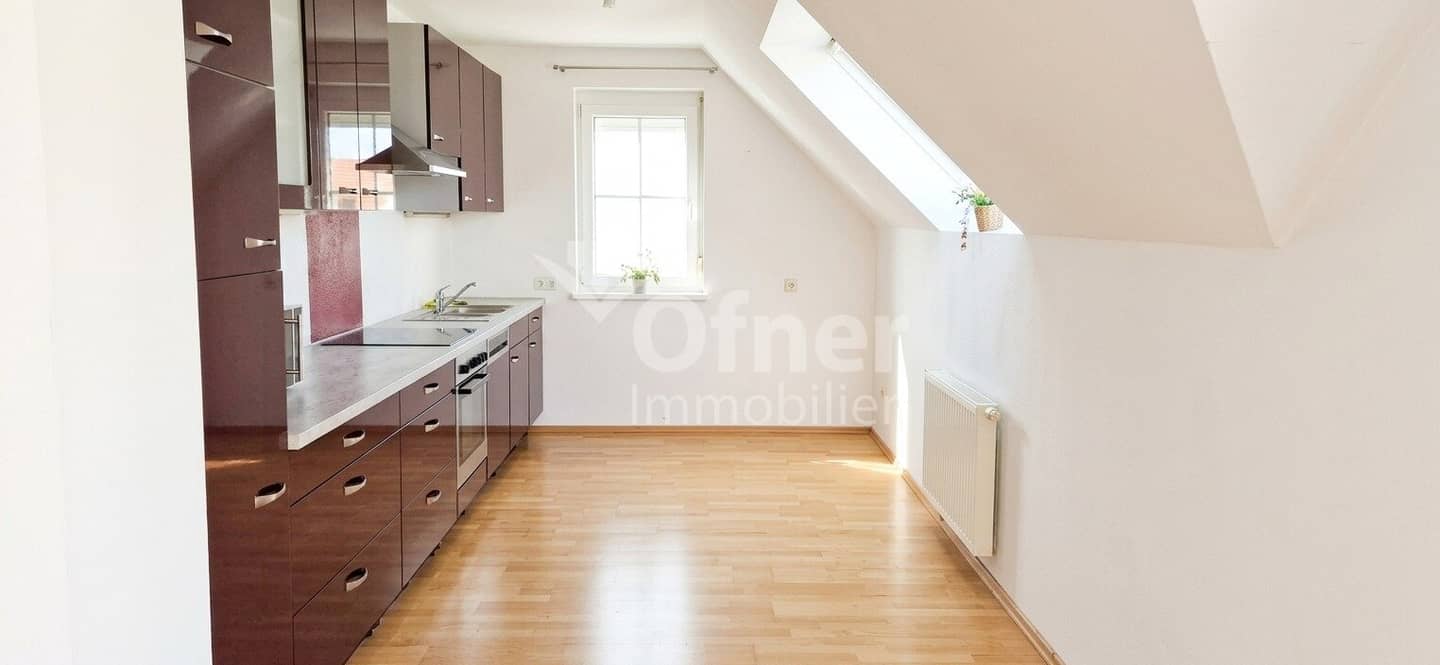 Sonnige 4-Zimmer Wohnung mit Loggia in Thermennähe