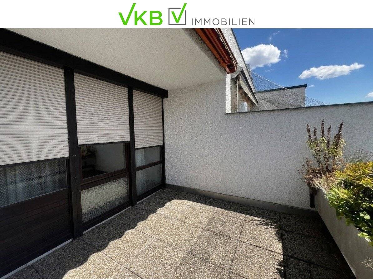Spacious maisonette apartment with separate apartment, two terraces and underground parking space in cul-de-sac location