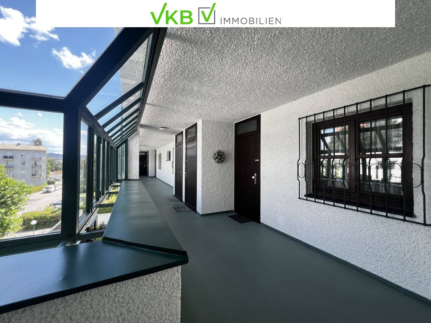 Spacious maisonette apartment with separate apartment, two terraces and underground parking space in cul-de-sac location