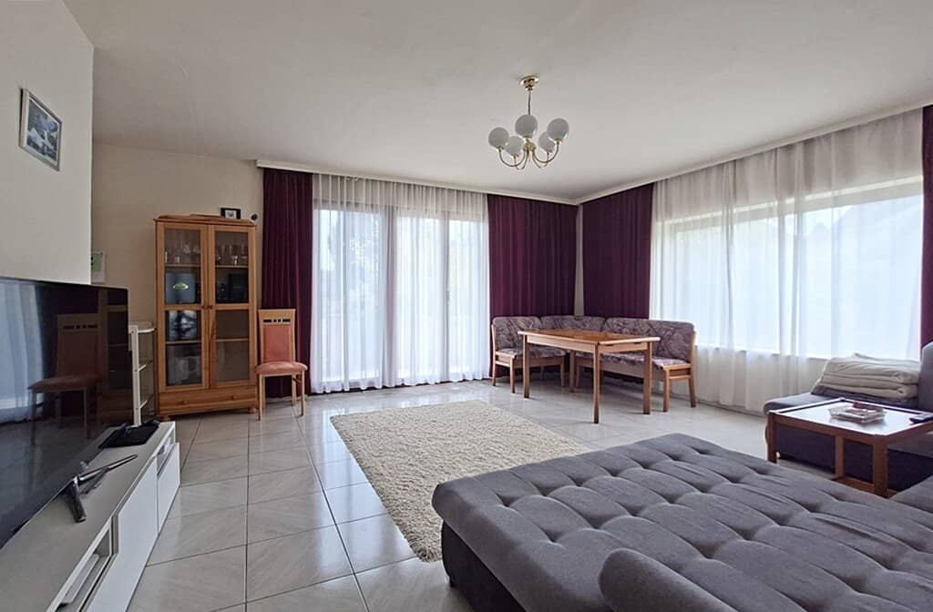 Interesting family bungalow (3-5 rooms plus cellar) with large sunny garden - Anninger view - Wonderful quiet location in the wine village Tattendorf Baden near Vienna