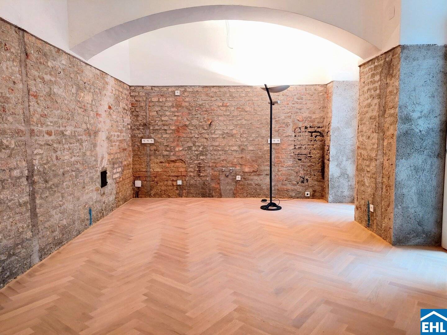 Modernisiertes Atelier im historischen Altbau in bester Stadtlage