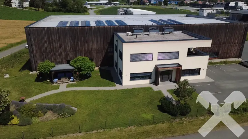 Repräsentative Gewerbeliegenschaft mit Halle Wohnung