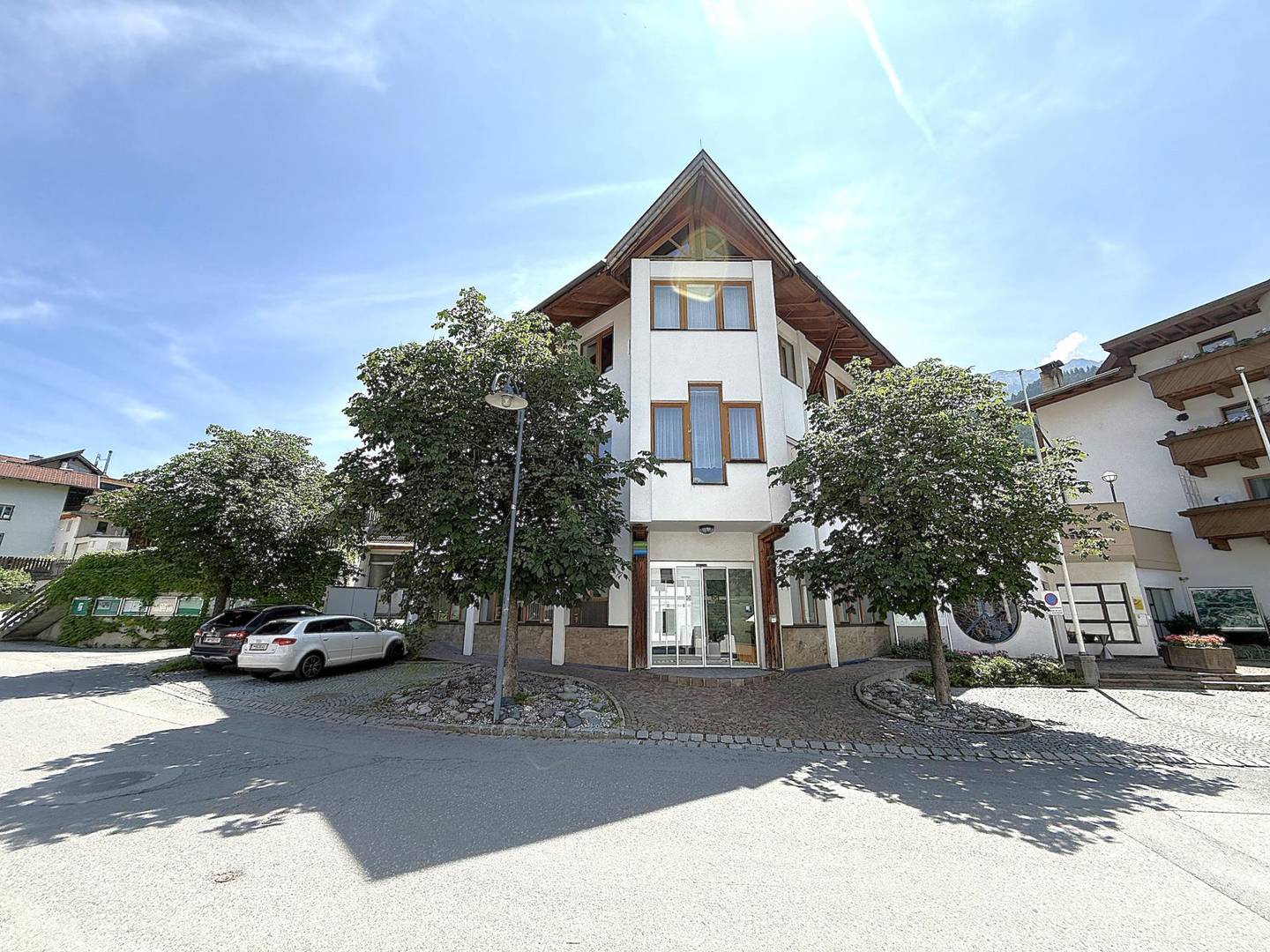 Ground floor apartment centrally located with underground parking