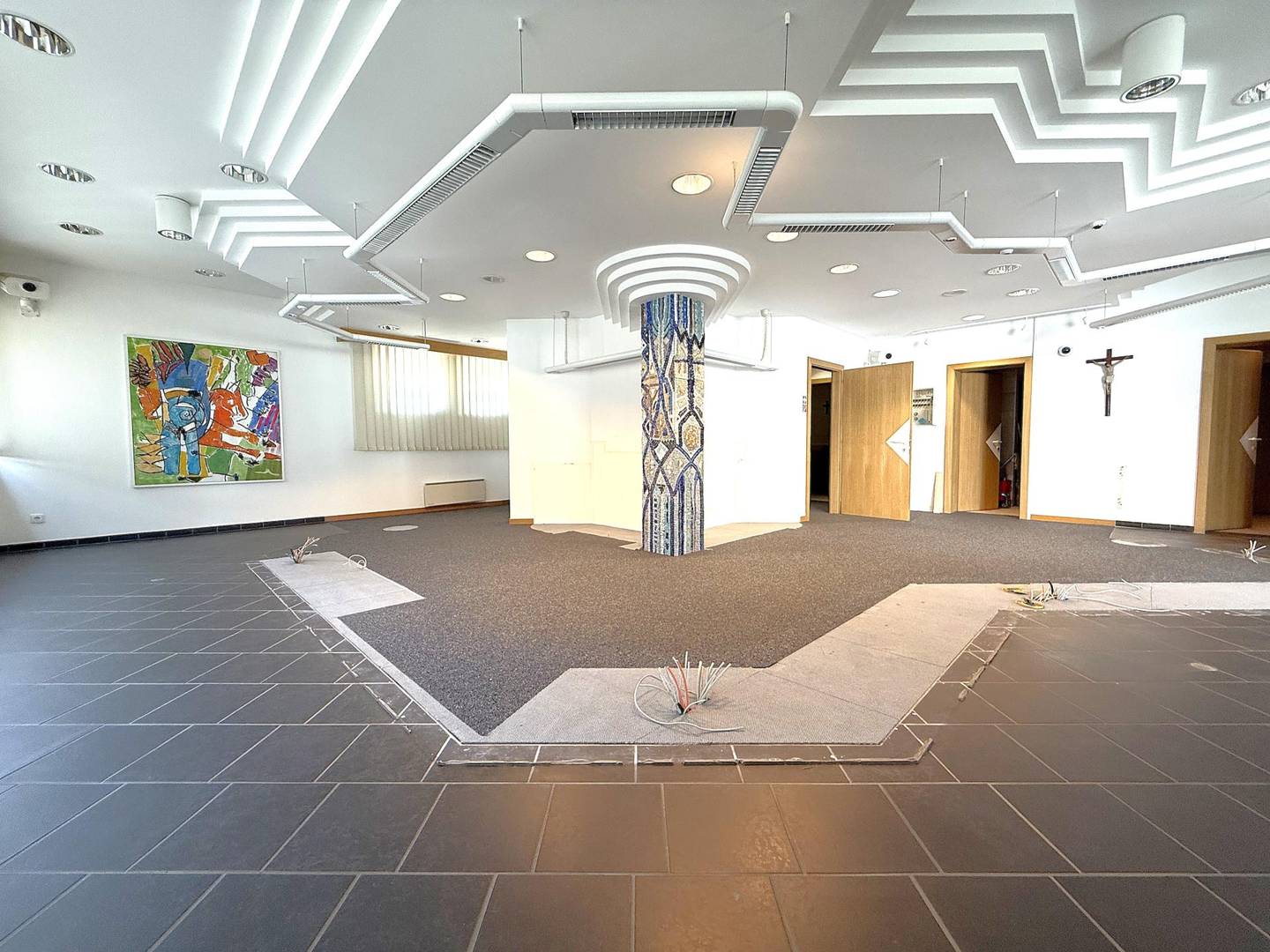 Ground floor apartment centrally located with underground parking