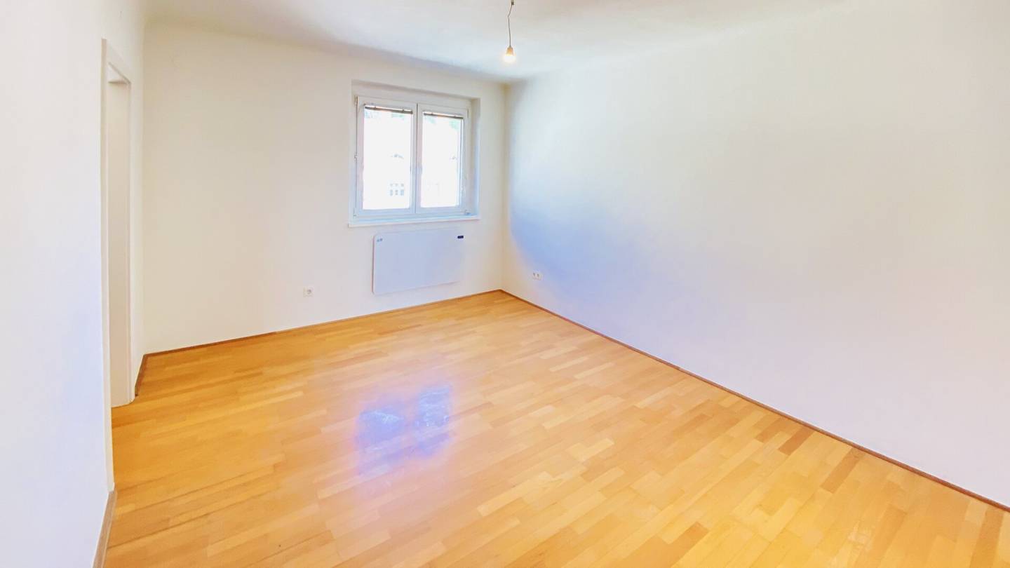 Partially renovated 2-room apartment in Krems with fitted kitchen and electric heating around 599€!