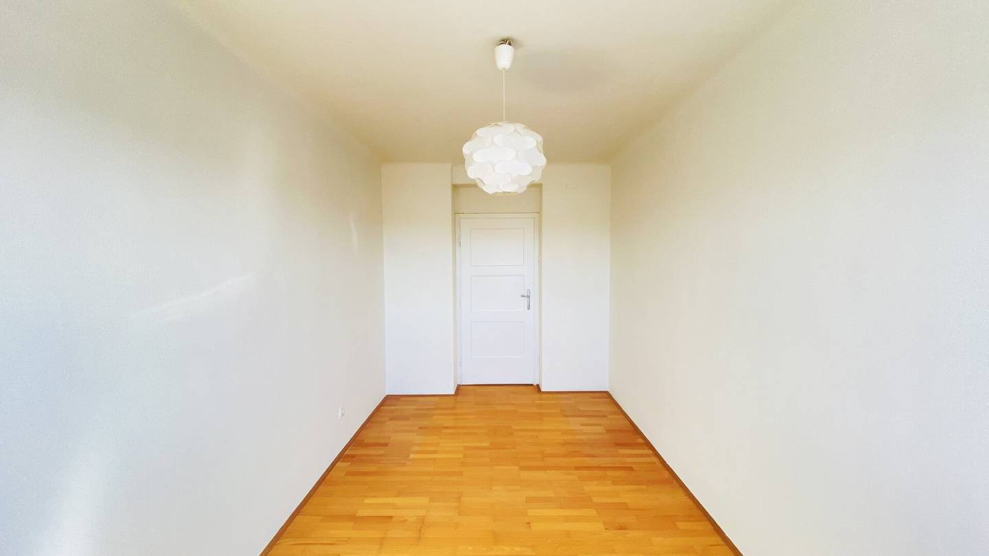 Partially renovated 2-room apartment in Krems with fitted kitchen and electric heating around 599€!