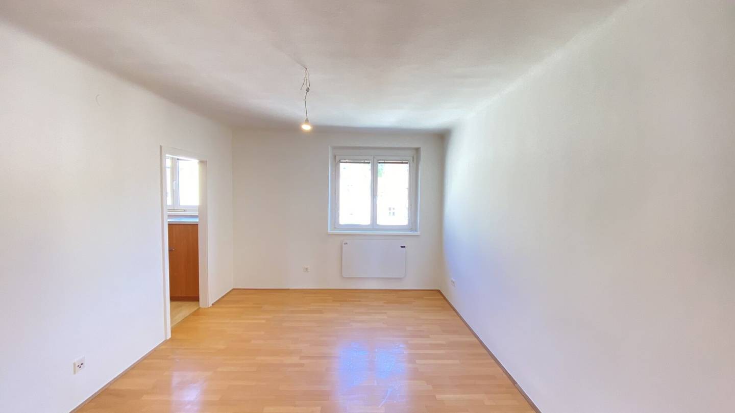 Partially renovated 2-room apartment in Krems with fitted kitchen and electric heating around 599€!