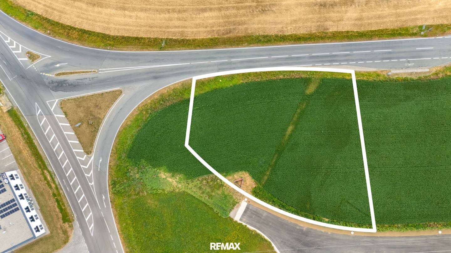 Future location with excellent transport connections to Koralmbahn, A2 and B70: Commercial plot in St. Andrä