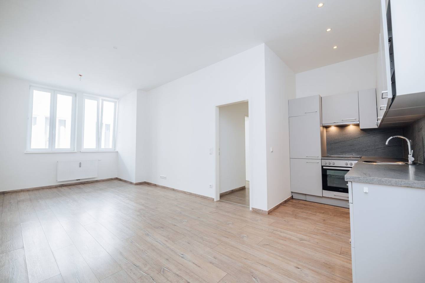 OPEN KITCHEN I BEDROOM WITH WALK-IN CLOSET I BATHTUB I CITY CENTER LOCATION I PROJEKT WOHNEN