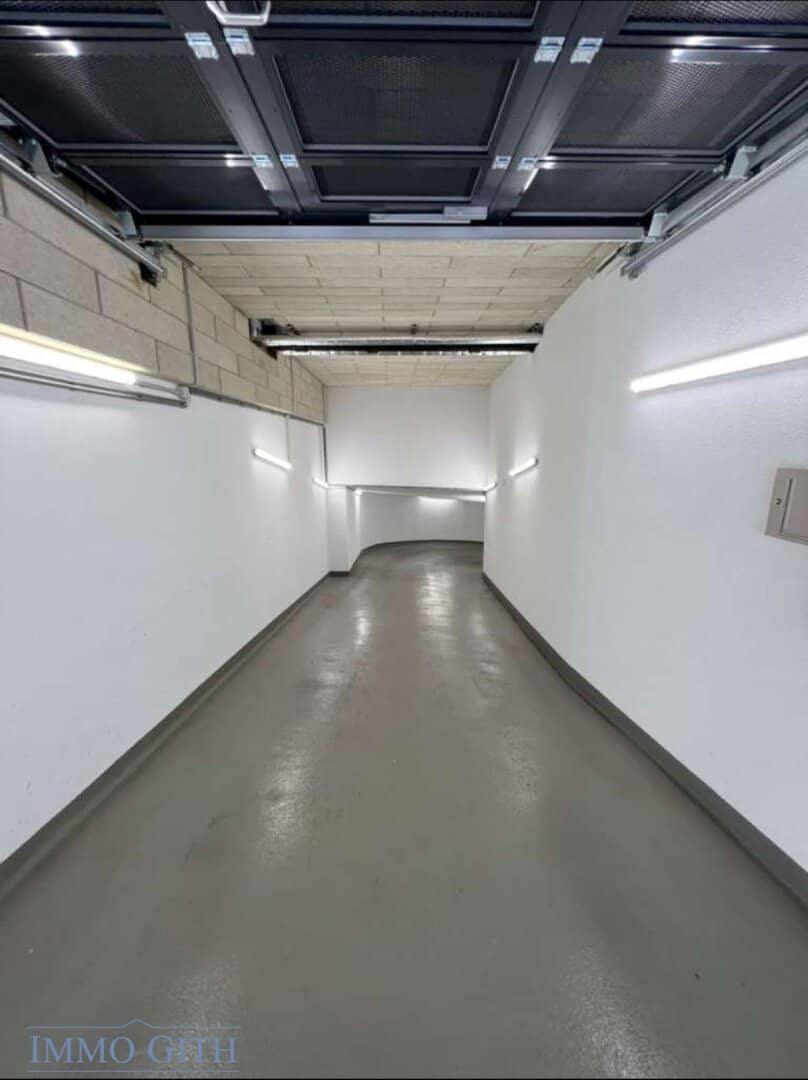 Commission-free underground parking space near Liesing station &amp; Riverside for rent