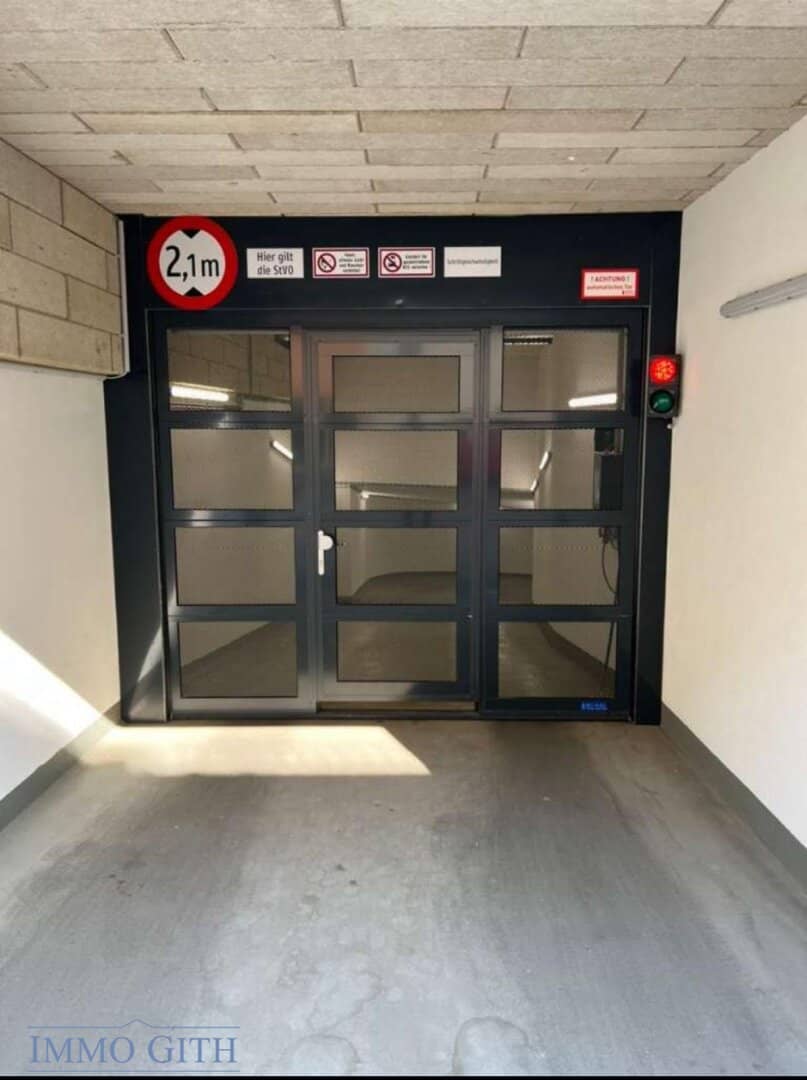 Commission-free underground parking space near Liesing station &amp; Riverside for rent