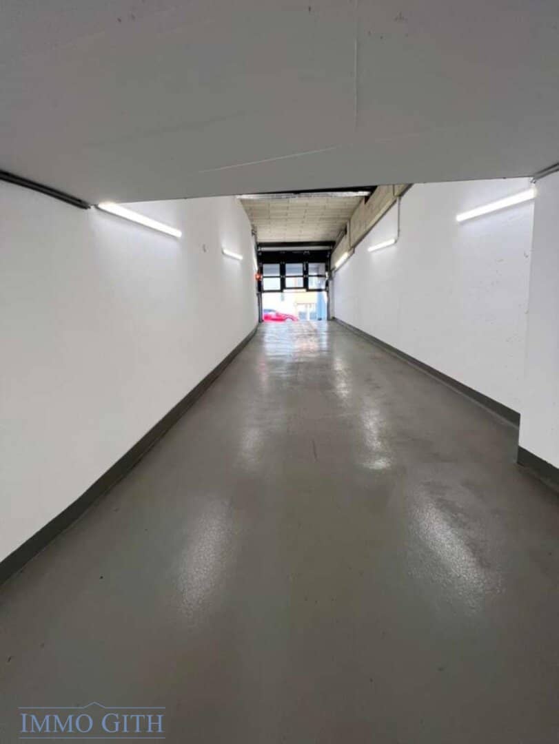 Commission-free underground parking space near Liesing station &amp; Riverside for rent