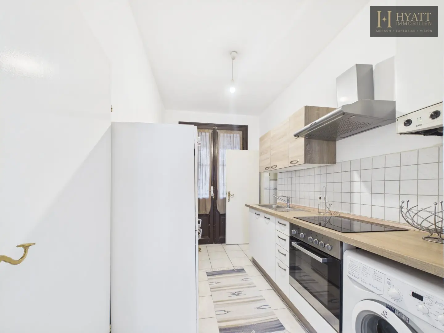 Charming old building apartment with separate kitchen and versatile utility room