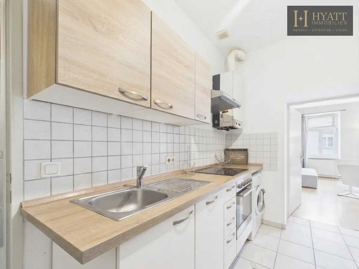 Charming old building apartment with separate kitchen and versatile utility room