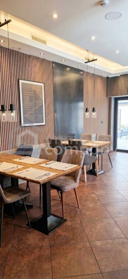 Top restaurant space 240m² with bar and terrace in 1160 Vienna – Rent €5.000!