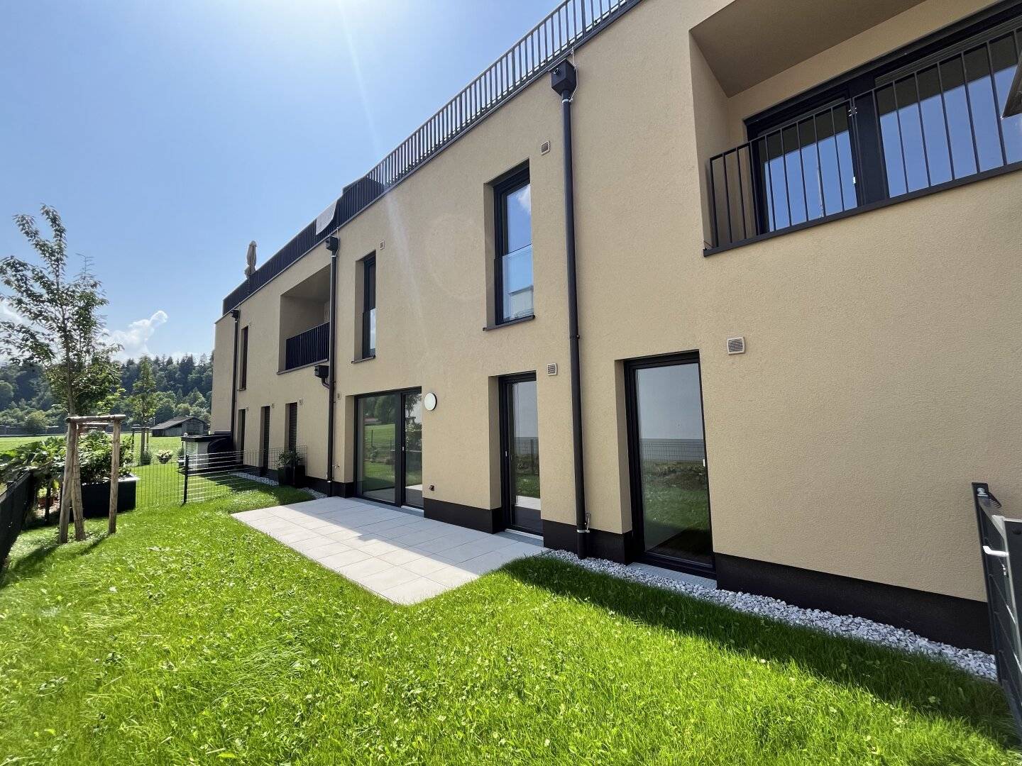Erstbezug/Miete: Attraktive 3-Zimmer-Gartenwohnung