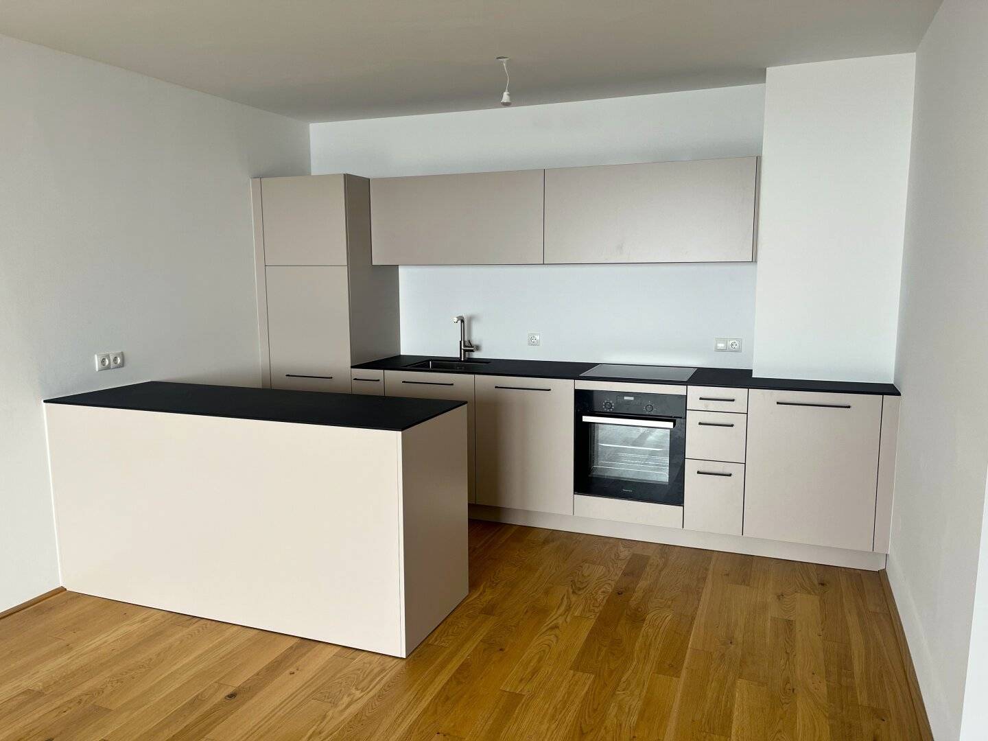 First occupancy/Rent: Attractive 3-room garden apartment