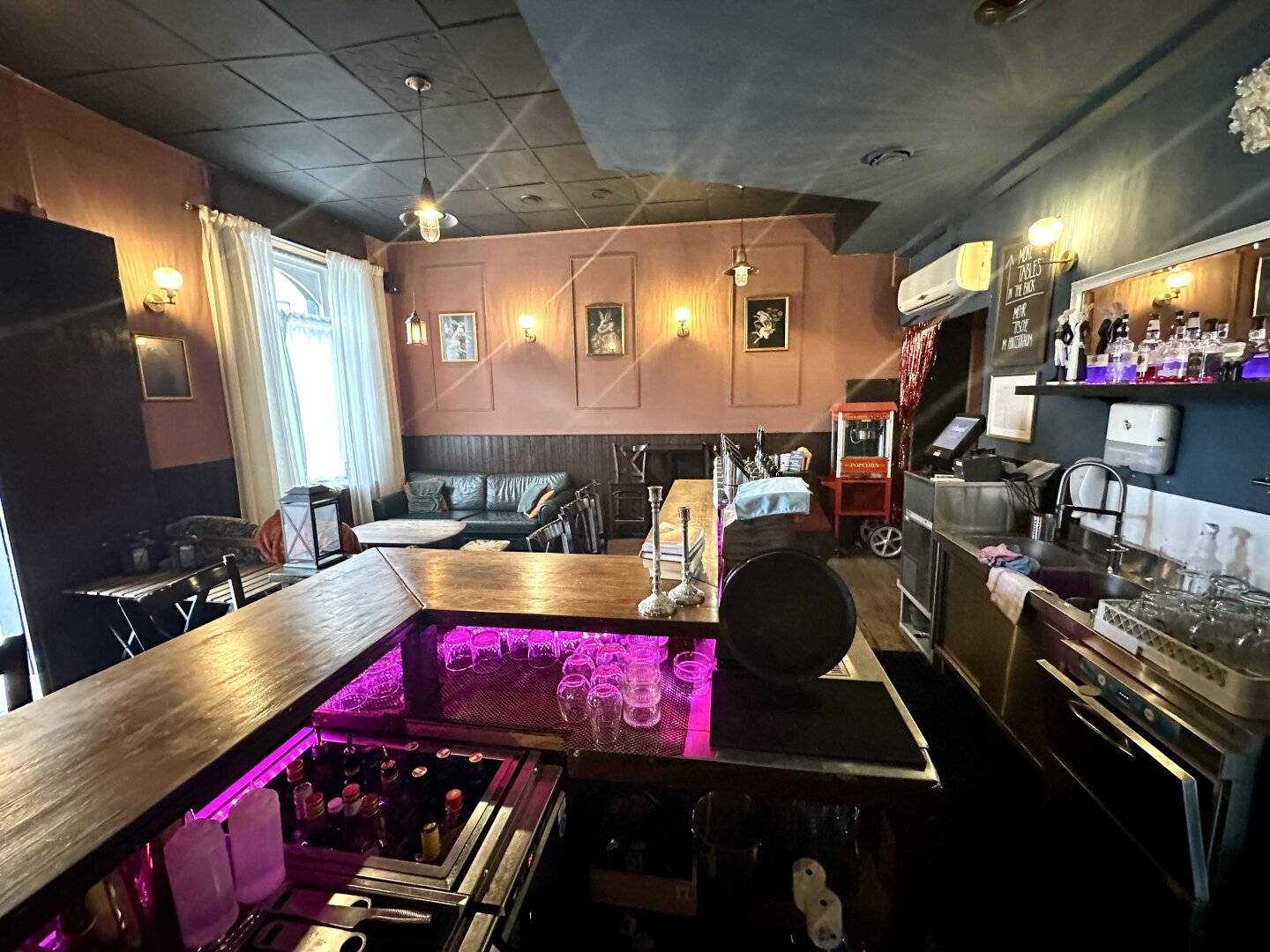Central and well frequented commercial premises in an absolutely prime location in Grazbachgasse in the 1st district of Graz