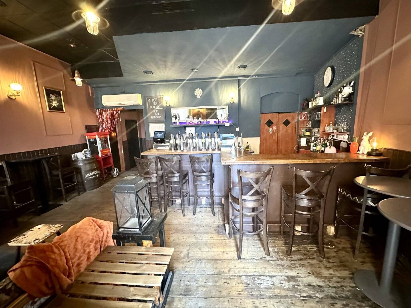 Central and well frequented commercial premises in an absolutely prime location in Grazbachgasse in the 1st district of Graz