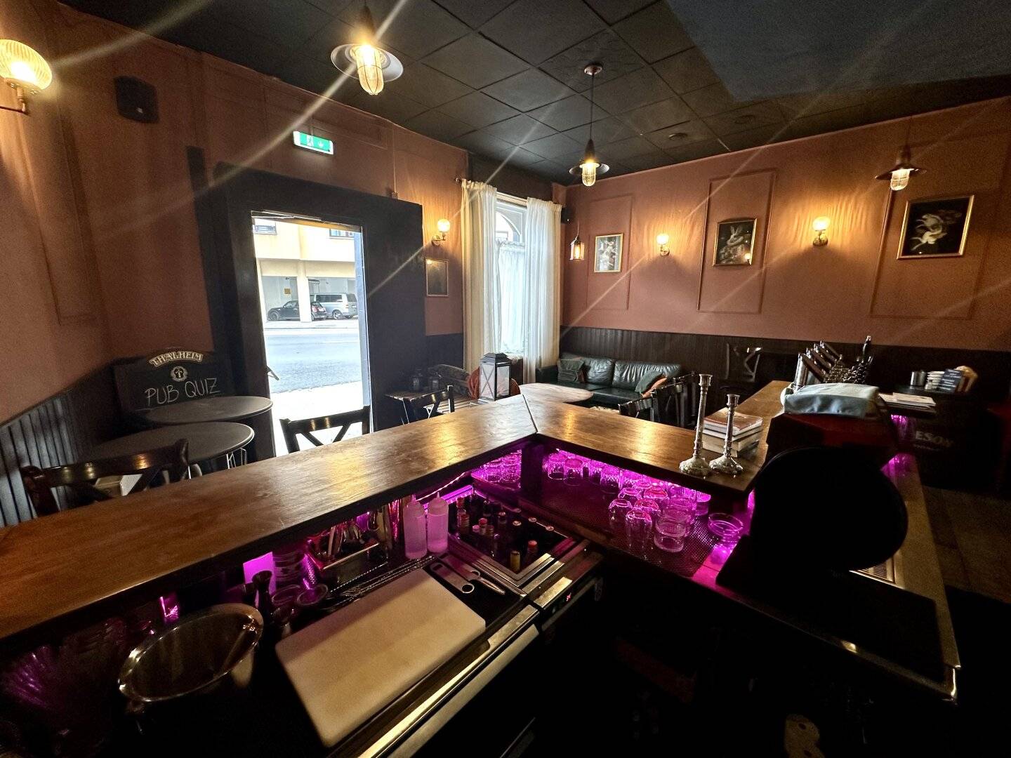 Central and well frequented commercial premises in an absolutely prime location in Grazbachgasse in the 1st district of Graz