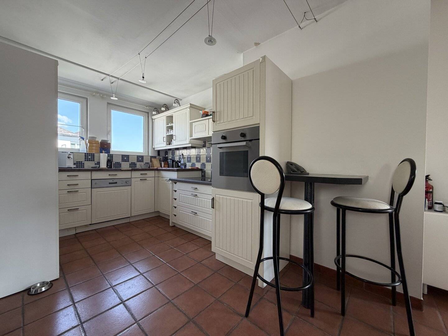 Affordable, central top-floor dream with lots of space, fireplace, sauna and south terrace