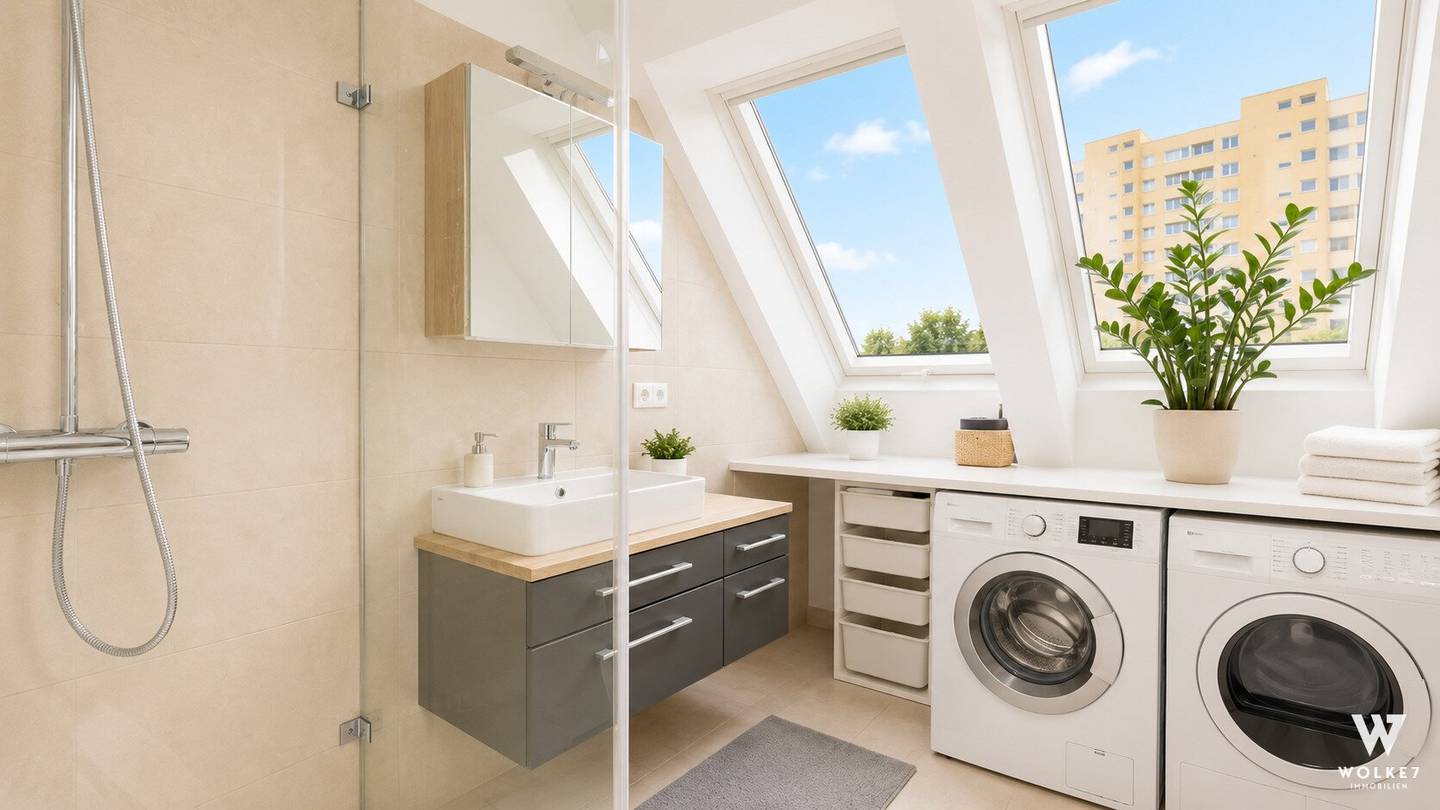2-room attic apartment with approx. 9 m² roof terrace I air conditioning I near U1 Kagraner Platz