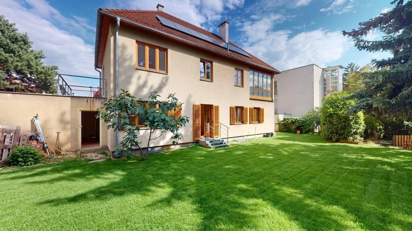 Living in the green of Döbling – Charming single-family house with garden and garage in Glanzing